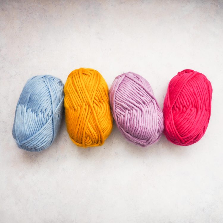 Super chunky yarn HELLO MERINO - 200g/80m  Knit Design Studio - Super chunky  yarns. Chunky knitted blankets. Chunky knitwear. Knitting Kits.