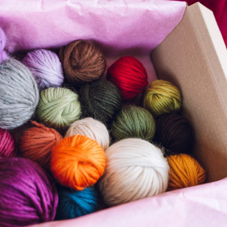 BOX-OF-BALLS-SUPER-CHUNKY-YARN-LAUREN-ASTON-DESIGNS-1-min